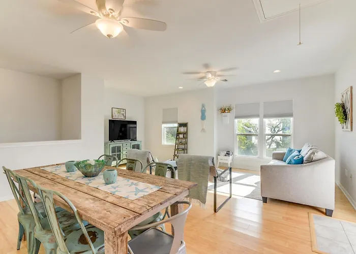 Seabrook Getaway With Balconies And Bay Views!