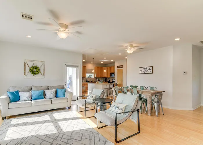 Seabrook Getaway With Balconies And Bay Views!
