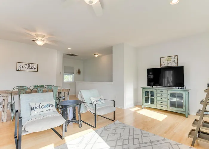 Seabrook Getaway With Balconies And Bay Views!