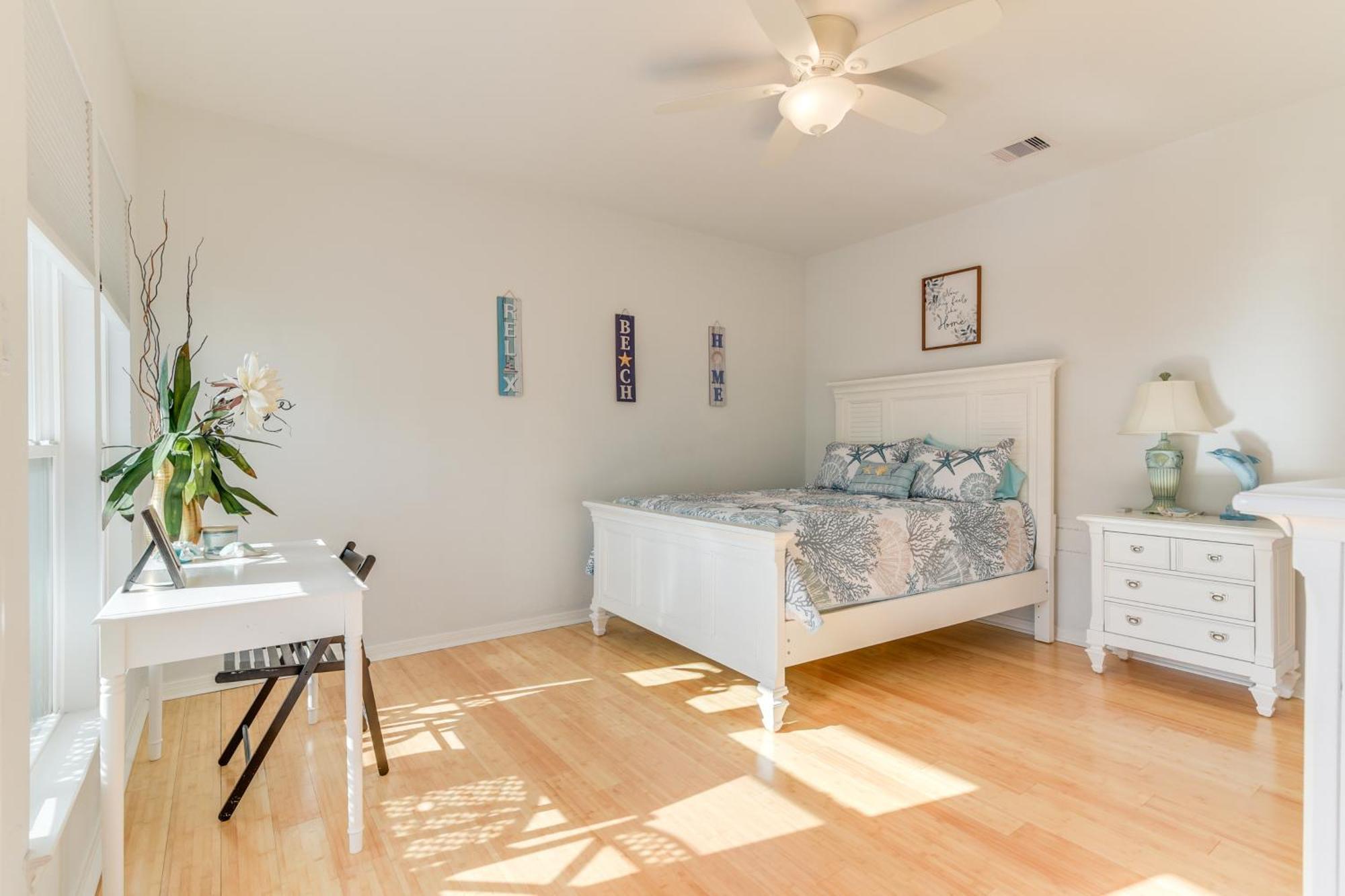 Holiday home Getaway With Balconies And Bay Views! *