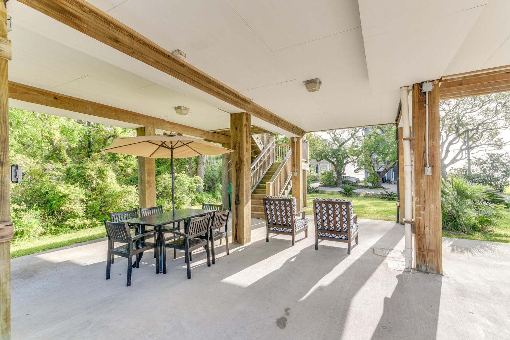 Getaway With Balconies And Bay Views! * Seabrook