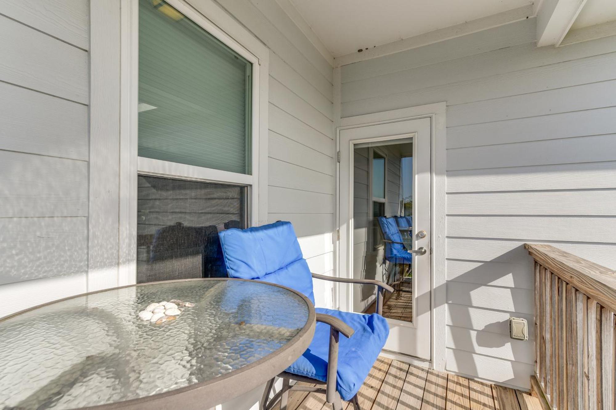 Getaway With Balconies And Bay Views! Holiday home Seabrook