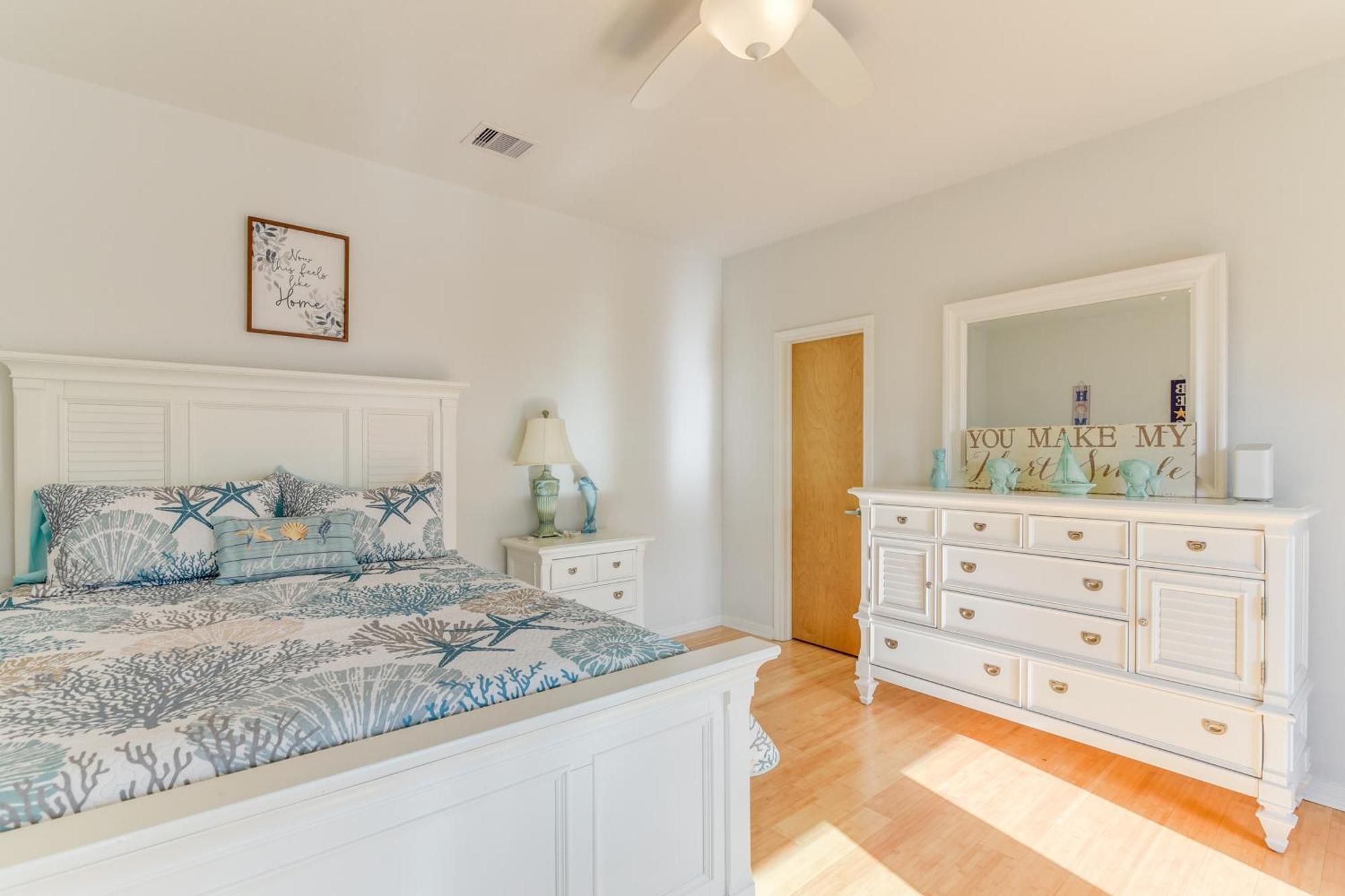 Holiday home Getaway With Balconies And Bay Views! Seabrook